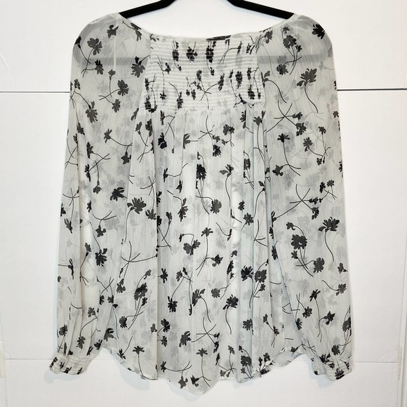 Princess Vera Wang blouse, white and black floral print blouse, Vera Wang blouse - Picture 7 of 8